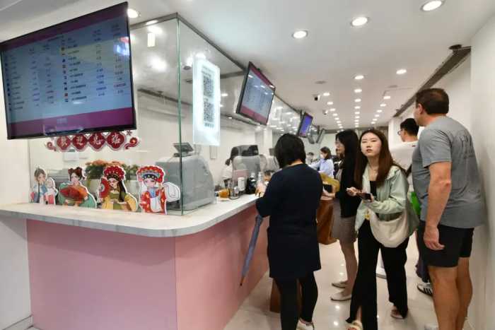 日元汇率新低！香港兑换店大排长龙，负责人：有客人拿20万来兑换